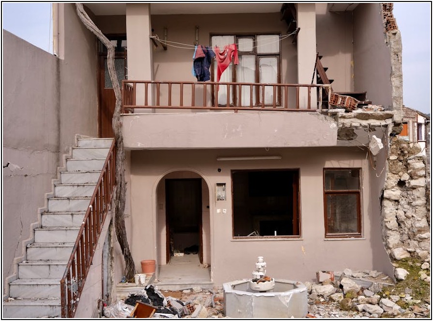 눈에 띄는 균열, 종류별 맞춤 보수 전략