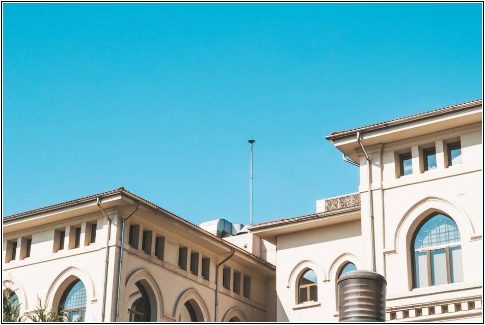 부동산 자격증, 독학으로 따는 법 vs 학원 선택 가이드