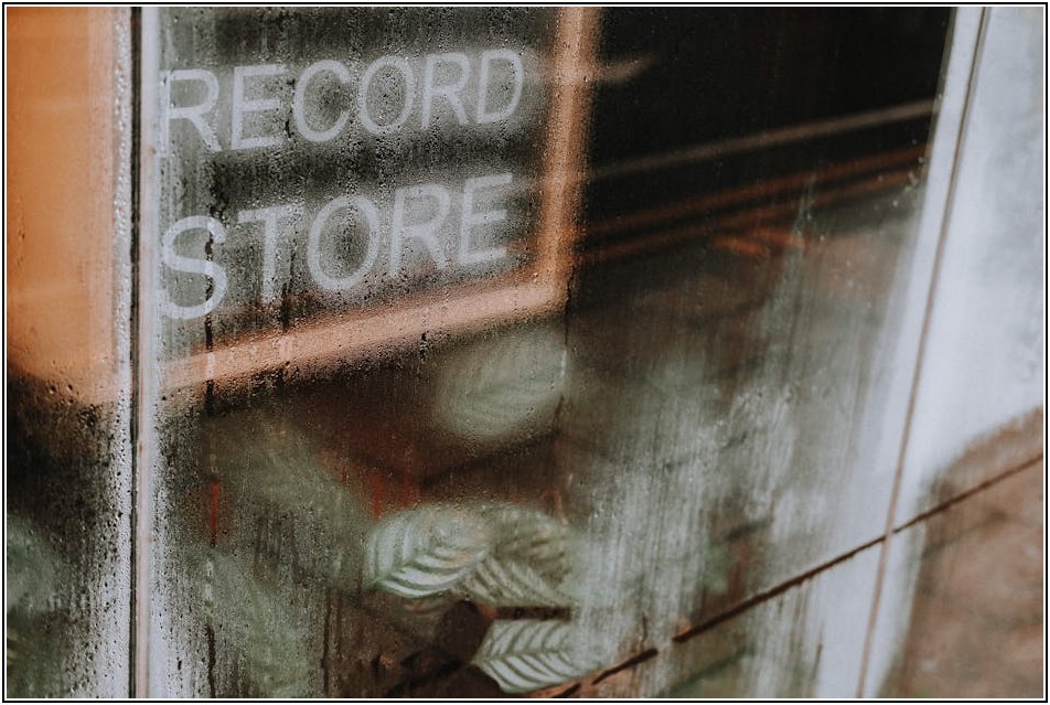 상업 공간을 빛내는 통유리, 성공적인 시공 사례 모음