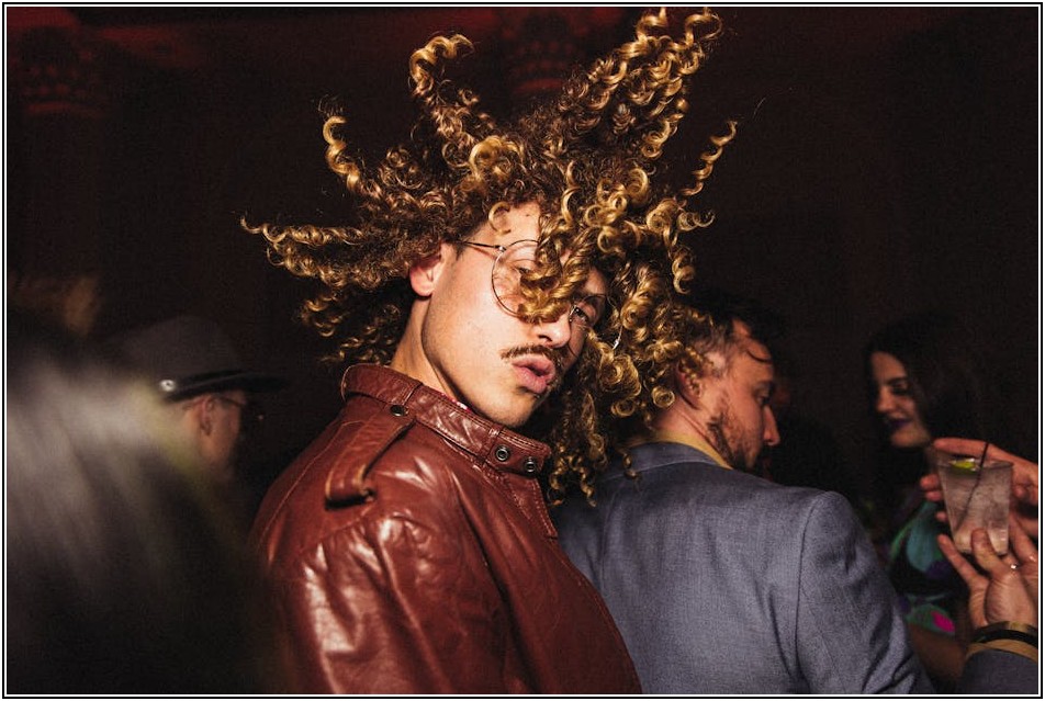 트렌디한 헤어스타일, 고정 스프레이로 완벽 구현하기