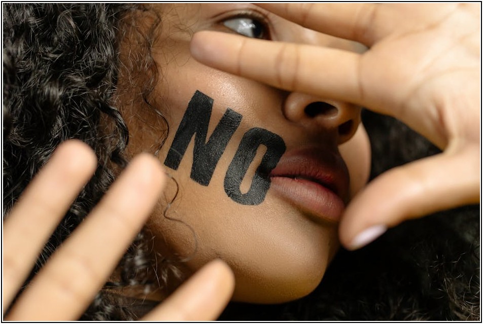 내 얼굴 함부로 쓰였다면? 초상권 침해와 손해배상 알아보자