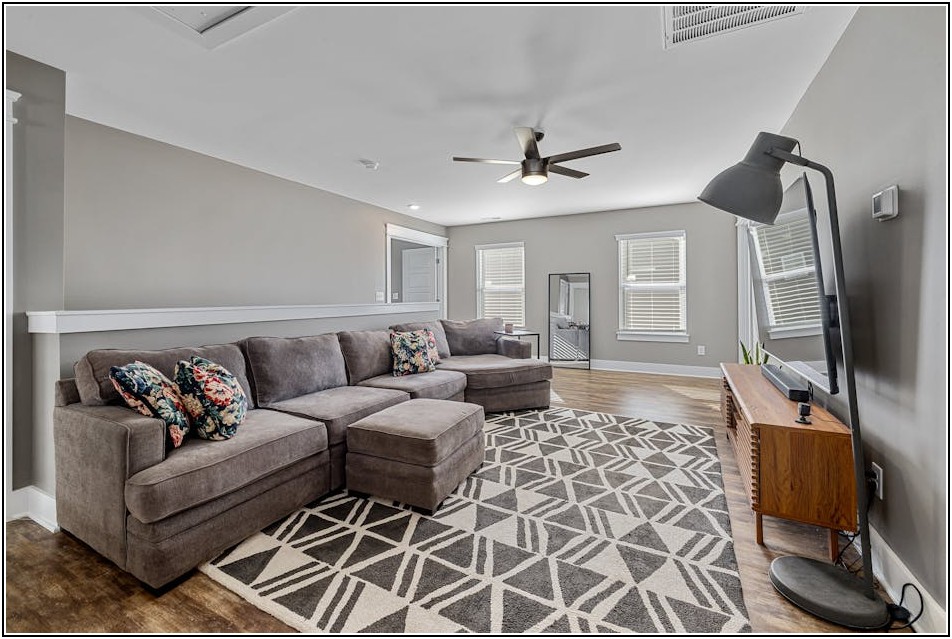 TV 거치대, 공간 활용과 인테리어 두 마리 토끼 잡기