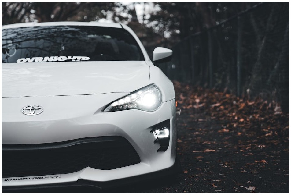 작지만 큰 차이: 도로거울 점검으로 안전 운전하기