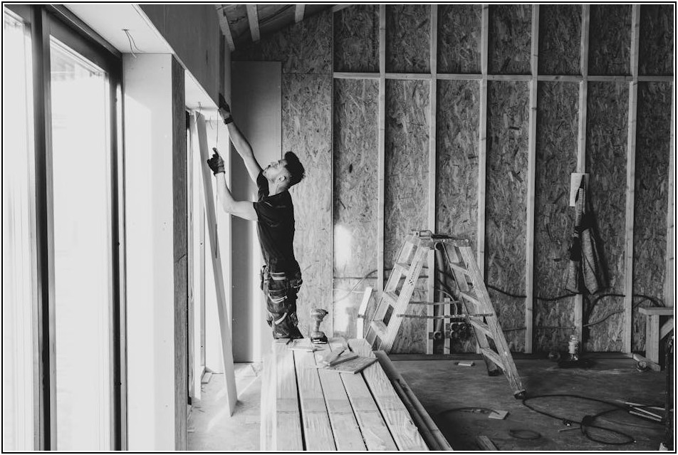 라왕 합판 재단, 휨과 갈라짐 없이 깔끔하게!