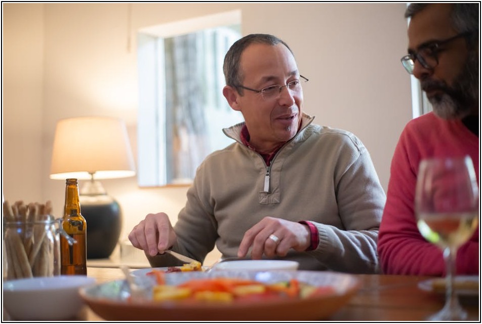 주방 인테리어 완성! 4인용 대리석 식탁 디자인 가이드