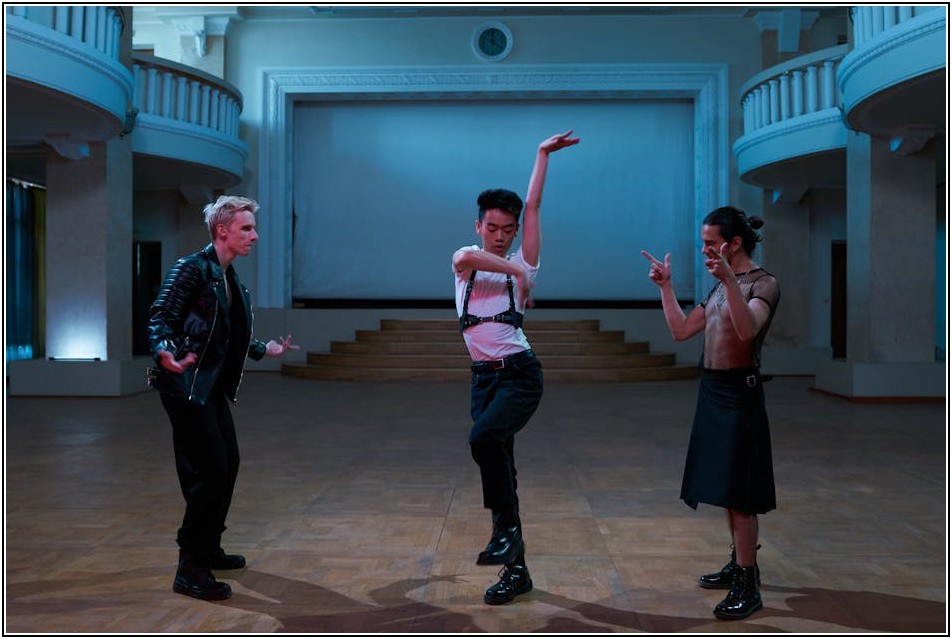 공연장을 빛내는 LED 조명: 종류별 특징과 최적 용도