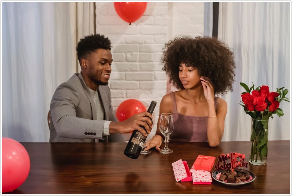 공간을 바꾸는 힘, 트렌디한 가정용 식탁 제안