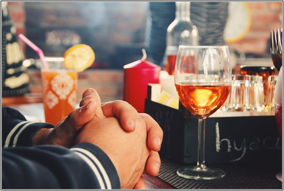 와인 문화 제대로 즐기기: 매너와 에티켓 마스터하기