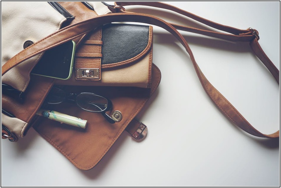 크로스백 코디 끝판왕: 계절과 상황별 완벽 가이드