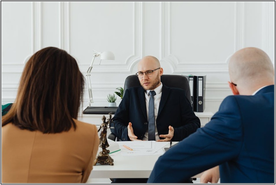 막막한 이혼 소송, 국선변호사에게 맡겨보세요