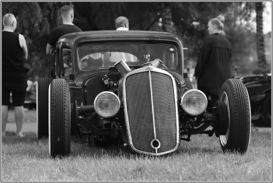 자동차 썬팅: 자외선 완벽 차단과 프라이버시 확보