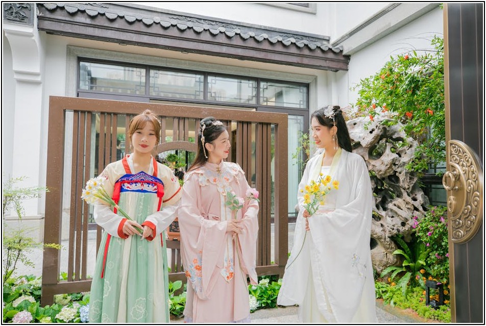 차이나 드레스부터 한푸까지, 중국 의상의 다채로운 변천사