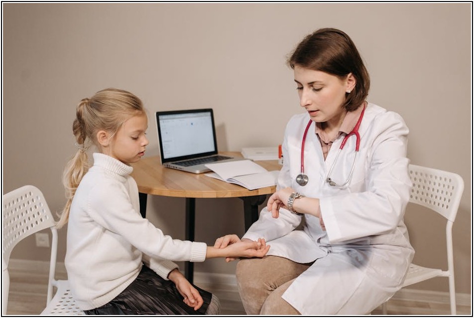 언론고시 준비, 어떤 학원이 답일까? 수강료와 혜택 비교 분석