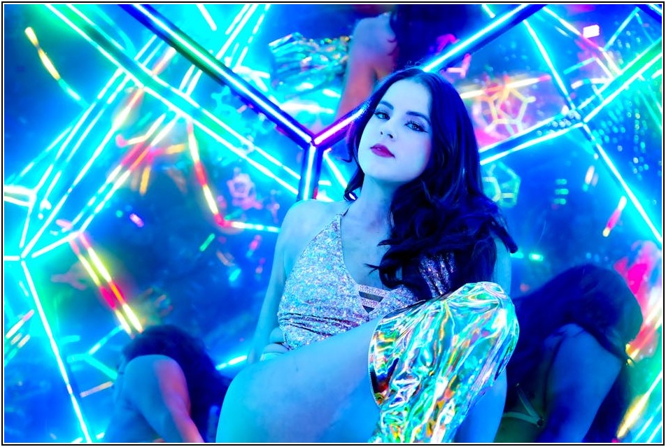 스마트한 공간 연출, 조명 전신 거울의 모든 것