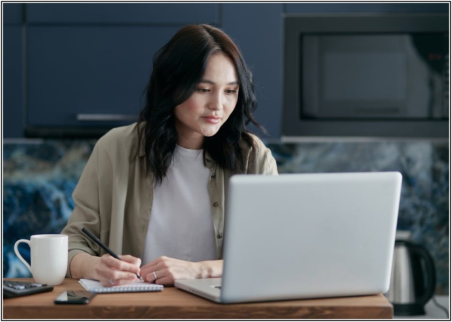 매력적인 글쓰기 부업, 플랫폼 비교 및 수익 팁