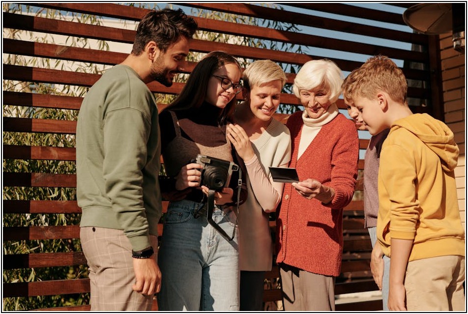 추억을 선물하세요, 의미 있는 가족사진 액자 제작 완전 정복