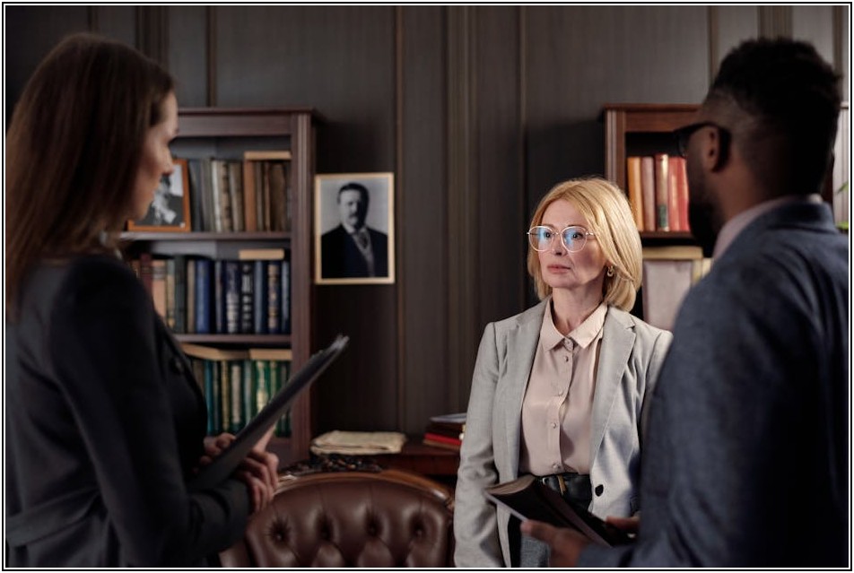 복잡한 법률, 규정, 행정사와 함께 해결하세요