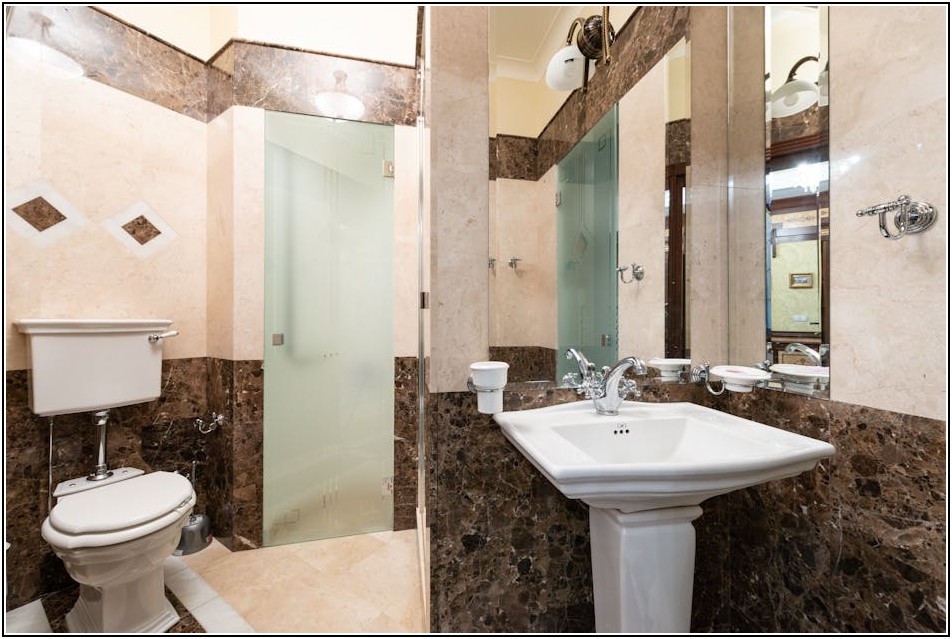 내 욕실에 딱 맞는 디자인 찾기, 욕실문 시트지 활용법