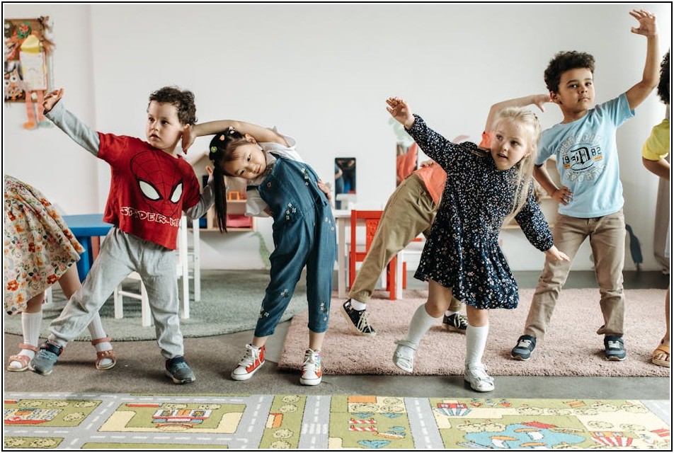 최신 직업 학교 훈련 과정으로 취업 경쟁력 높이기