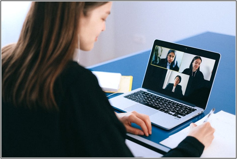 화상 면접 합격 전략: 성공적인 온라인 면접 준비 완벽 가이드