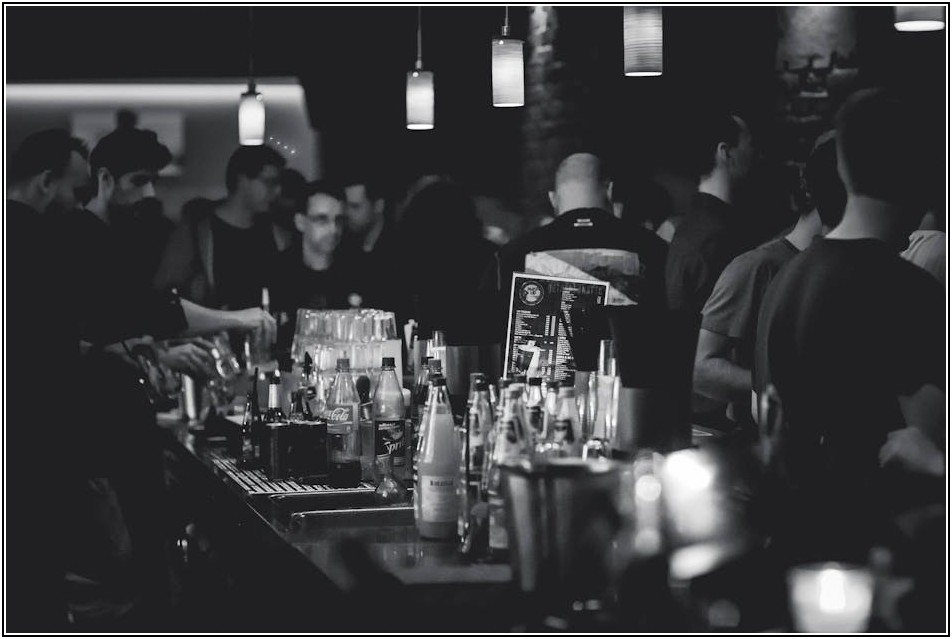 인생 양갈비 맛집 탐방: 숯불 구이와 비법 소스의 만남