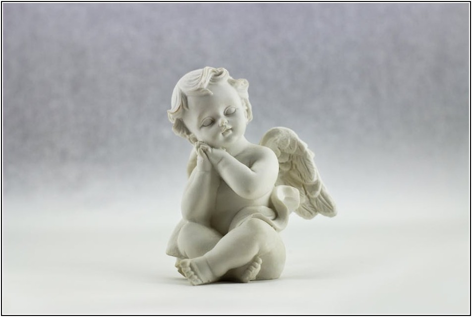 당신의 공간을 갤러리처럼, 달 조형물 활용법