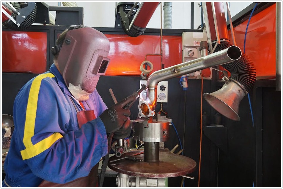 디자인과 실용성을 겸비한 징크강판 건축의 비밀