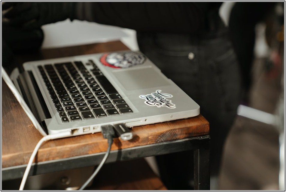 눈길 사로잡는 유포지 스티커, 성공적인 제작 전략