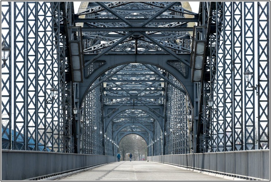 옥상 캐노피 설치로 주차장, 상업 시설 가치 높이기