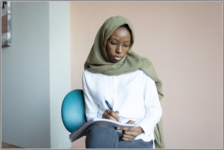 방송 작가 되는 길, 필요한 자격과 채용 정보 공개