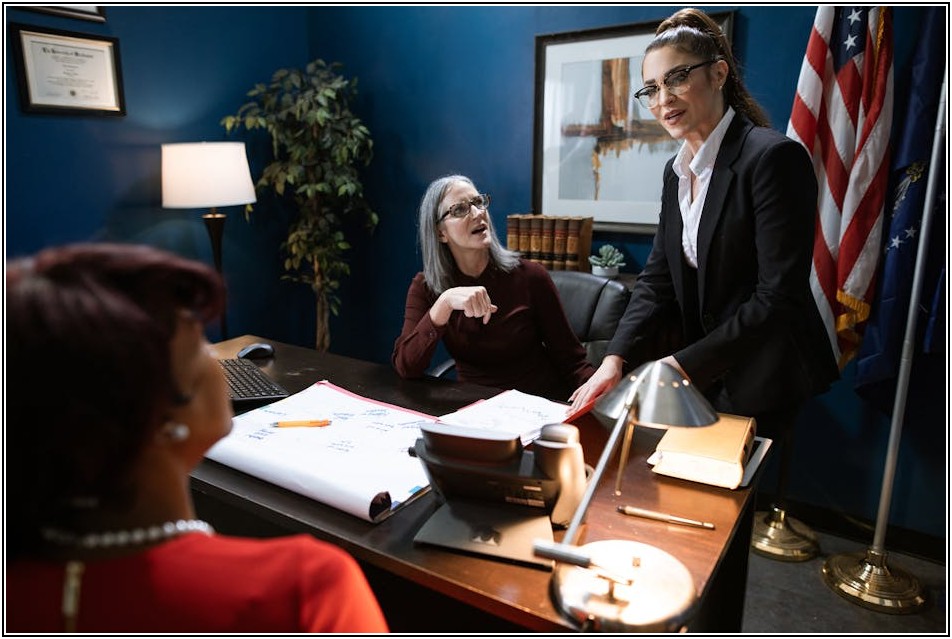 법률 문제 막막하다면? 변호사 자문의 중요성