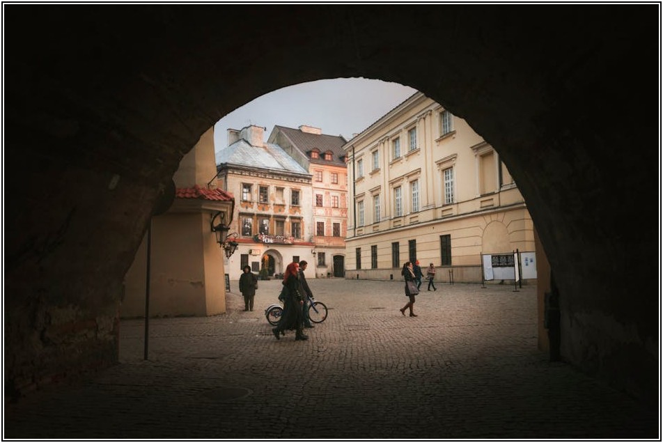 공중밀집장소추행, 당신의 안전을 위한 예방 교육 가이드