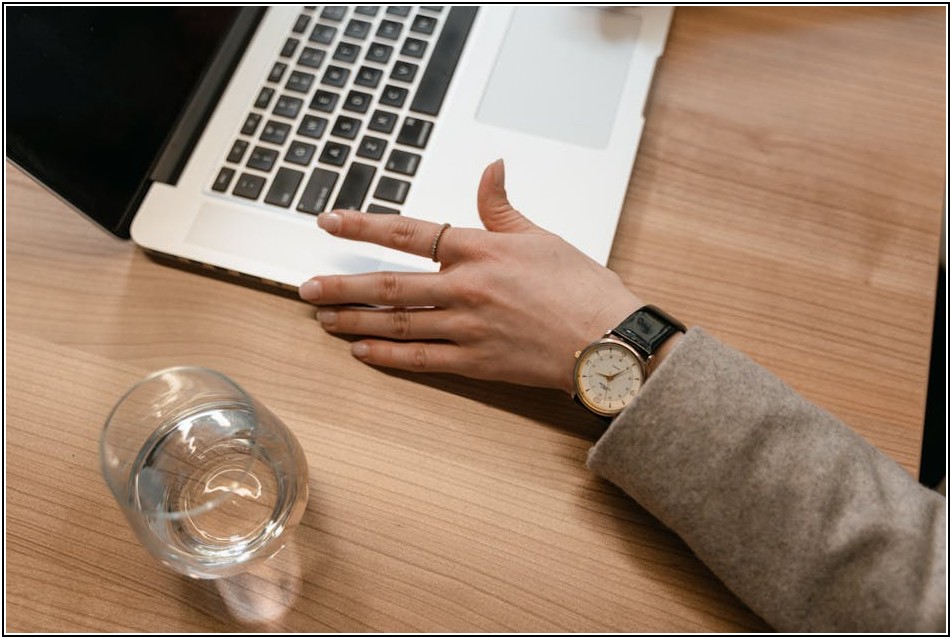 MWC 시계, 험한 환경도 끄떡없는 내구성 & 방수 테스트