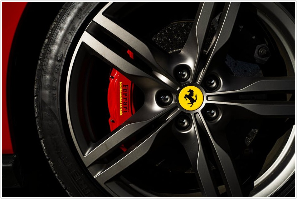 매력적인 의류 브랜드 로고, 제작 비용과 외주 업체를 잡아라!