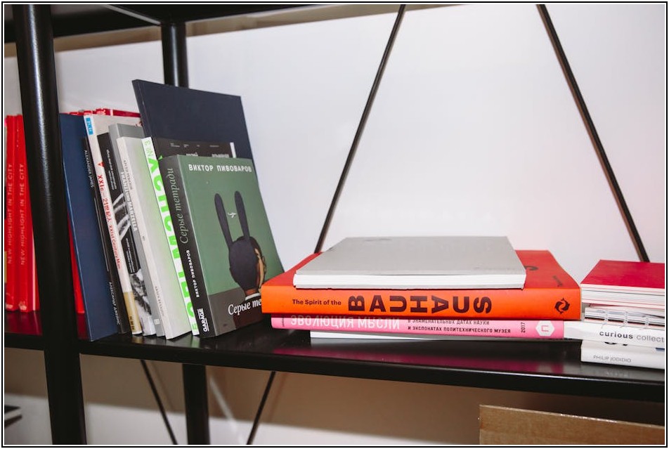 창고 수납 마스터: 선반 설치로 공간 활용 극대화