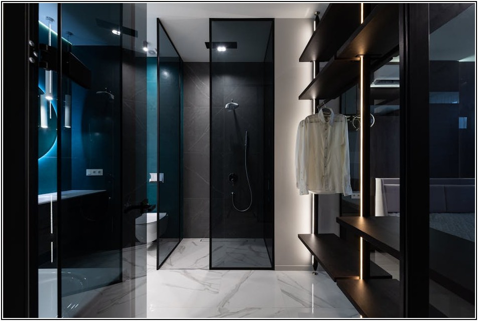 세탁실 공간 활용의 마법, 선반과 행거 총정리